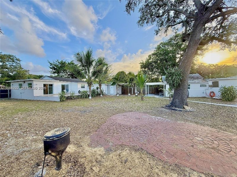 Circular driveway at Recover at Monarch, 947 NE 149th St, Miami