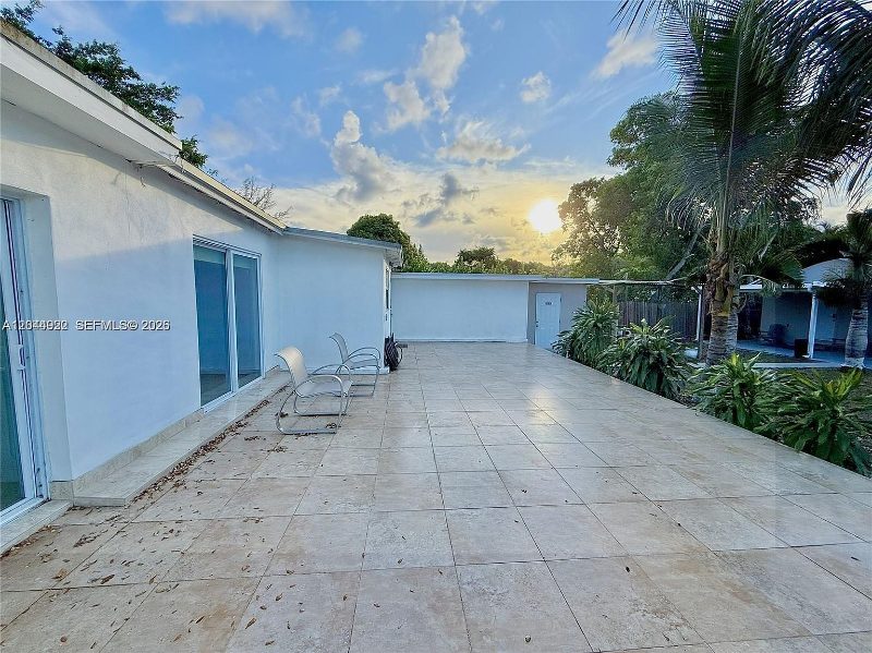 Side patio at Recover at Monarch, 947 NE 149th St, Miami