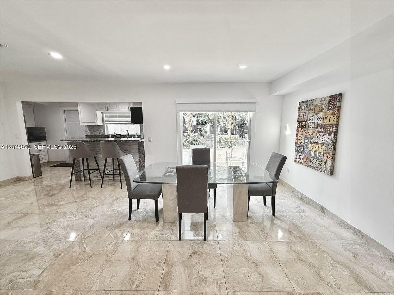 Dining area at Recover at Monarch, 947 NE 149th St, Miami