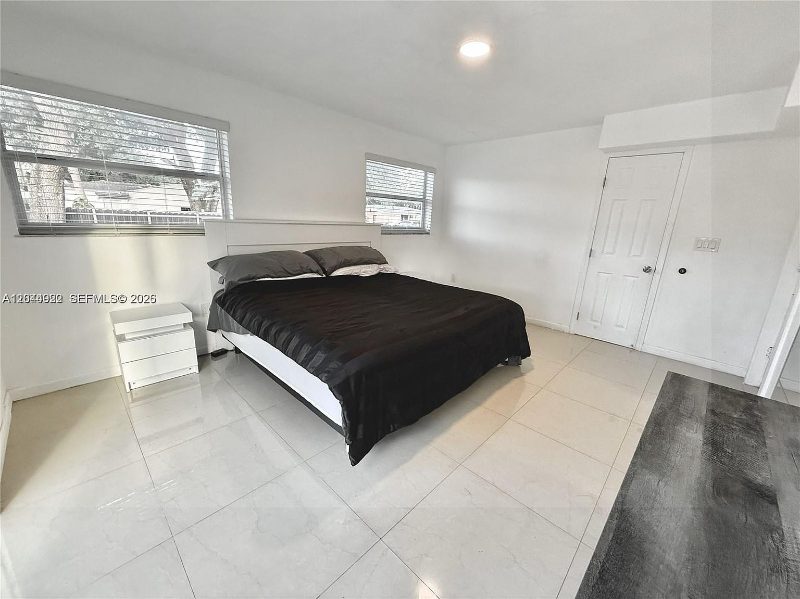 A calm bedroom at Recover at Monarch, 947 NE 149th St, Miami