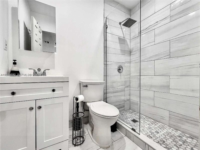 Walk-in shower at Recover at Monarch, 947 NE 149th St, Miami