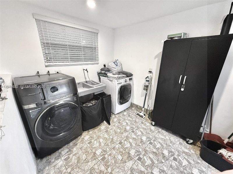 Laundry at Recover at Monarch, 947 NE 149th St, Miami