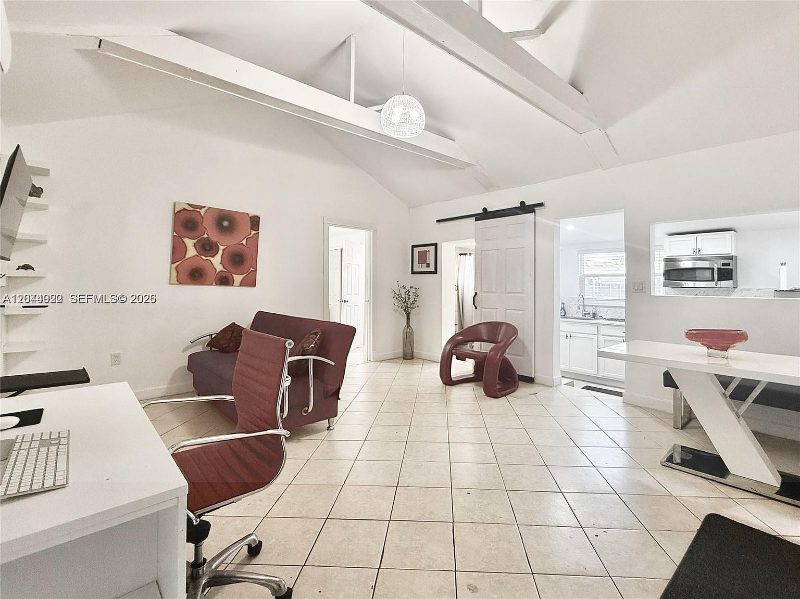 Sitting room at Recover at Monarch, 947 NE 149th St, Miami
