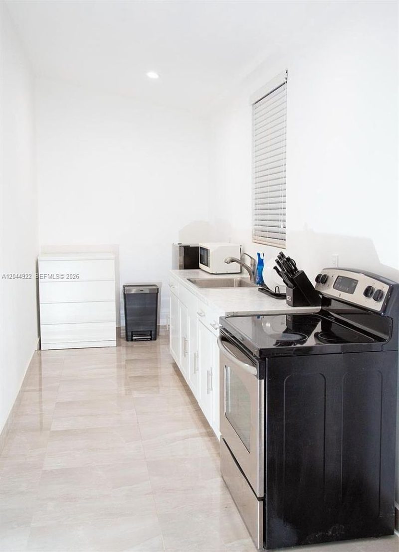 Kitchenette at Recover at Monarch, 947 NE 149th St, Miami